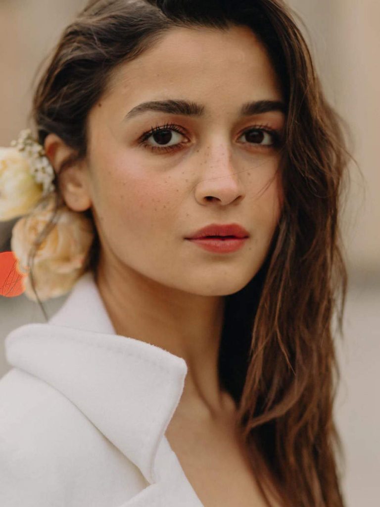 Alia Bhatt Lookalikes-Steal Their Styles