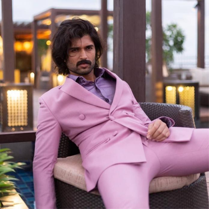 Vijay Devarkonda Colorful Suit